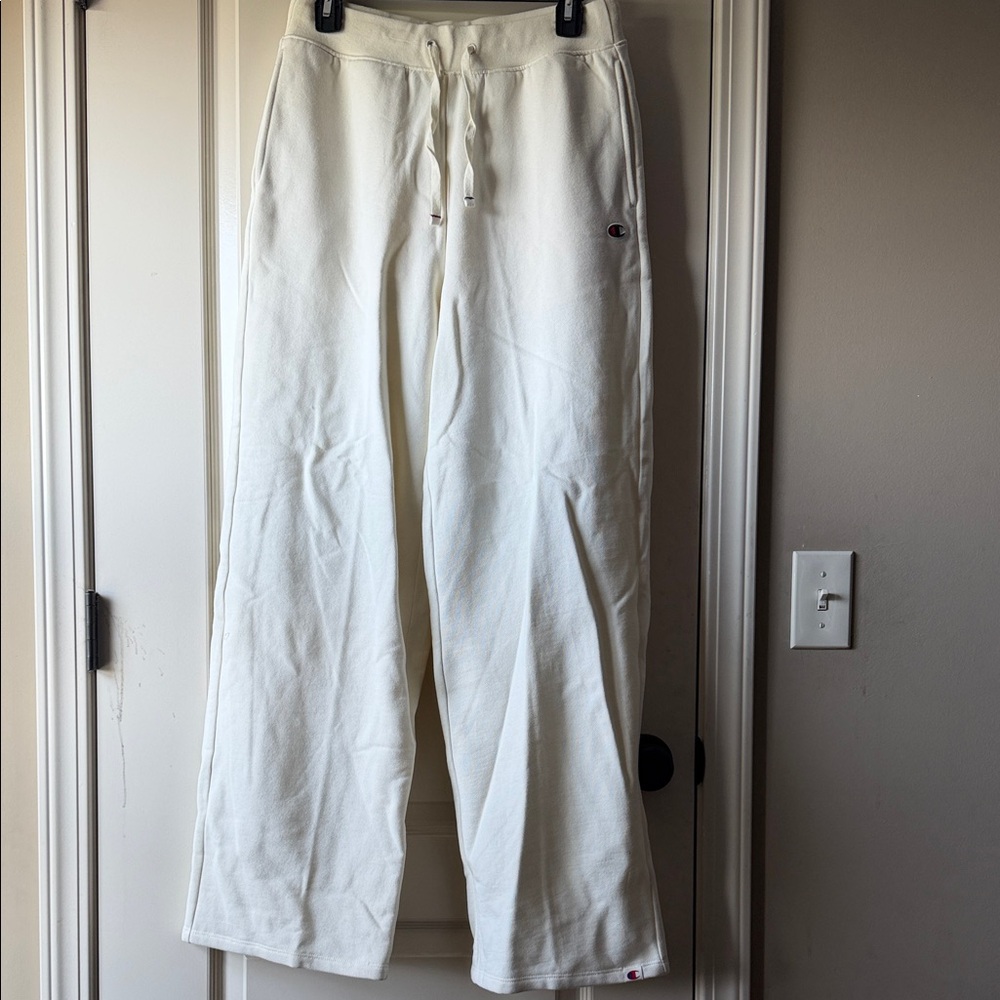 Champion Women’s  Iconic puddle pant
Size small
Never worn